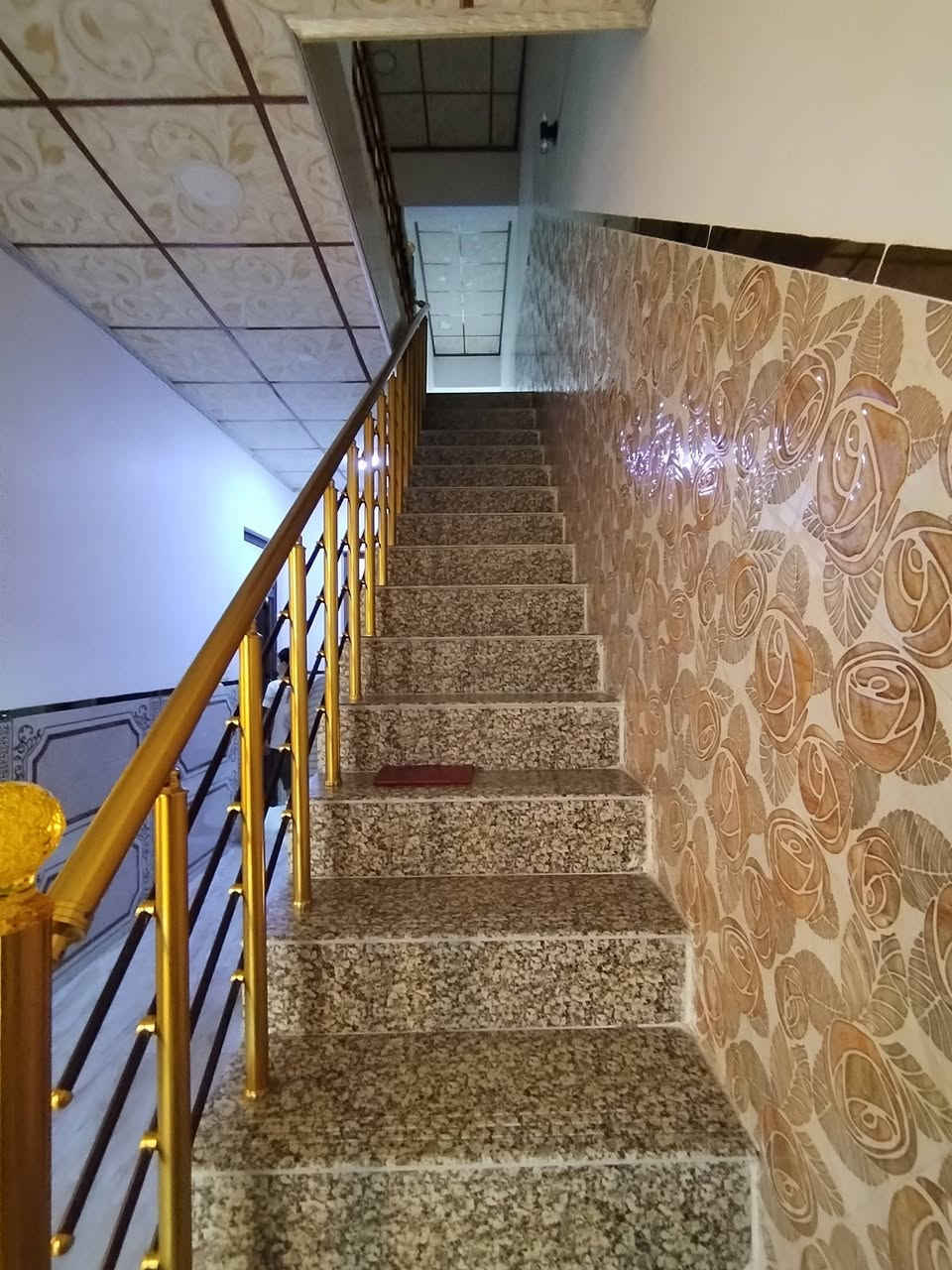🔴 دار للبيع 🏘🔑🔑FOR SALE 

🔴الموقع👀 حي الأخاء الأولى اقرب نقطة دالة جامع الصادقين

🔴 ملك صرف طابو الزهور

🔴مساحة الدار ( 100 ) متر

🔴الواجهة (5.5)

🔴 طابقين بناء حديث 2020

🔴الطابق الأول يتكون من غرفة نوم وهول واستقبال ومطبخ وصحيات ومناور وكراج صغير وحديقة صغيرة خلف الدار

 🔴 الطابق الثاني يتكون من 3 نوم  وصحيات... 

🔴للأستفسار عن عروضنا العقارية المتميزة وأسعارها ⤵️مراجعة

          🎖تاج الملوك للعقار🎖
     

🔴العراق↔️الموصل↔️ حي البكر سايدين كنيسة تايتنك مقابل البسة الأصدقاء أو ألتواصل معنآ ⤵️على الارقام
☎️(***********) ابو حسن
☎️(***********) ابو حسن
☎️(***********) ابو عماد 
☎️(***********) ابو عماد
