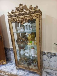 فاترينا • خزانة عرض • أثاث منزلي