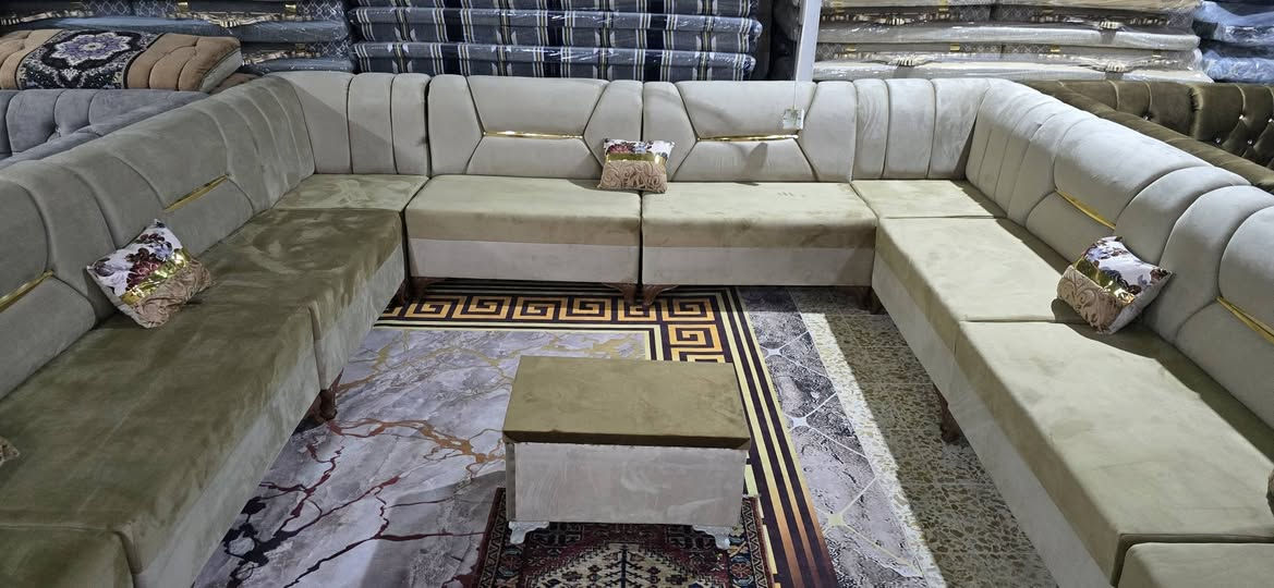 تخم ديوان تسكام💥 ١٠قطع 💥قياسه ١١متر ونص 🌹داير حرف  u🌹 ياخذ١٦نفر 🌹مقعد بلوك اسود  ١٦ ملم ثقيل اسفنج ضغط عالي درجه اولى🌹خشب جام روسي   مع طبله و٥كوشات هديه 🌹🌺🌹  موصفات شغل التركي ***********وات ساب 
العنوان نجف حي الرحمه شارع٢٠ مجمع العائله او مجمع ابو محمد
