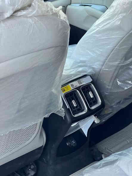 السلام عليكم 
للبيع فقط سورنتو موديل 2024
ماشية 18000 k
مكفولة السيارة من الصبغ والحادث
داتا شو 
بانوراما 
تبريد 3 قطع 
ومواصفات بعد ماعرفها كل الصور كدامك
سيارة مال بيت جديدة بعدها 
رايدها ب33:500$ قفل 
مكان سيارة بغداد الكرادة وهذا رقمي 
***********
