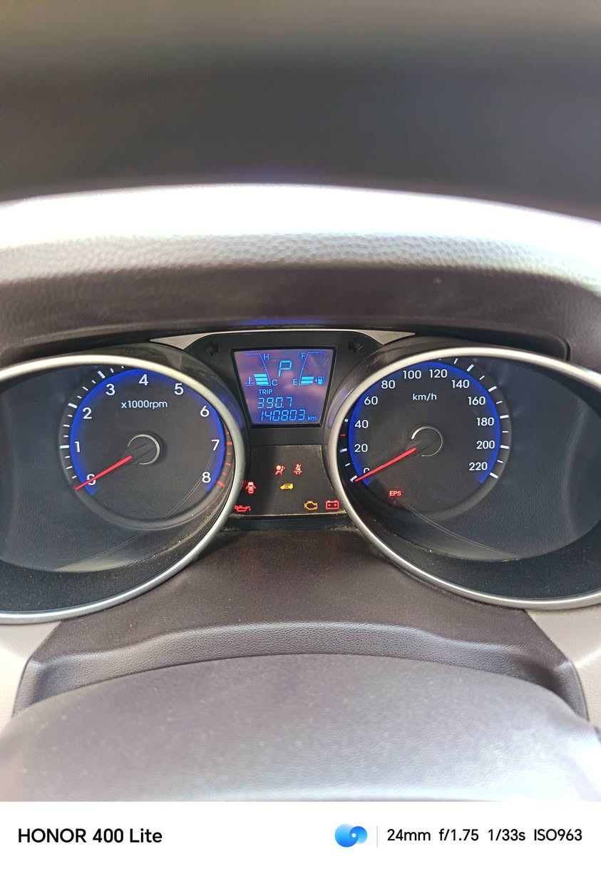 السلام عليكم ورحمة الله وبركاته توسان خليجي موديل ٢٠١٤ ماشيه ١٤١ بيه بارد باب السائق جهه اليمنئ والباقي مكفول كير محرك علئ الوكاله الاسبيرمانازل كتلوكات الشركه بيه سنويه جديده باسمي مانع انزلاق مانع انحدار مواصفات العنوان بغداد المحموديه السعر ١٤٧ وبيه مجال رقم الهاتف واتساب بي ***********
