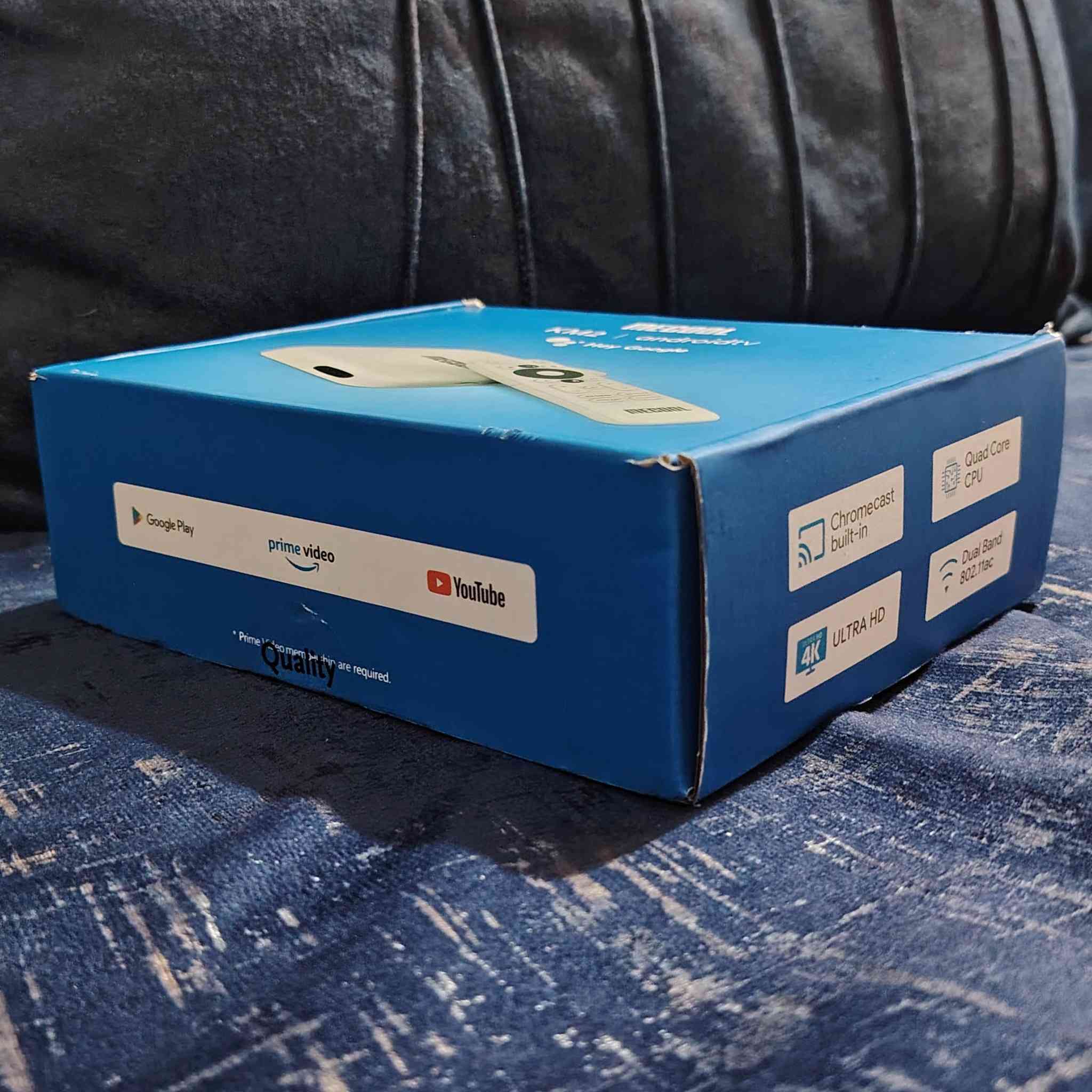 جهاز MECOOL KM2 Android TV Box، وهو جهاز بث ذكي يعتمد على نظام أندرويد لتحويل التلفزيون العادي إلى تلفزيون ذكي. 
نظام التشغيل: يعمل بنظام Android TV المعتمد من جوجل، مما يتيح الوصول إلى متجر تطبيقات Google Play.
دقة العرض: يدعم بث محتوى بدقة تصل إلى 4K بمعدل 60 إطاراً في الثانية (4K @ 60fps) مع تقنيات HDR و HDR10.
التطبيقات: يتميز باحتوائه على تطبيقات بث مشهورة مدمجة ومعتمدة مثل Netflix و YouTube و Prime Video.
المميزات الذكية: يدعم البحث الصوتي عبر مساعد جوجل (Google Assistant) ويحتوي على خاصية Chromecast المدمجة لبث المحتوى من الهاتف إلى التلفزيون.
المواصفات الفنية: يعتمد على معالج Amlogic S905X2-B، ويأتي بذاكرة وصول عشوائي (RAM) سعة 2 جيجابايت، وذاكرة تخزين داخلية سعة 8 جيجابايت.
السعر 75 الف


**إذا كنت صاحب هذا الإعلان وتريد حذفه لأي سبب، رجاءا أرسل رسالة إلى الدعم الفني**