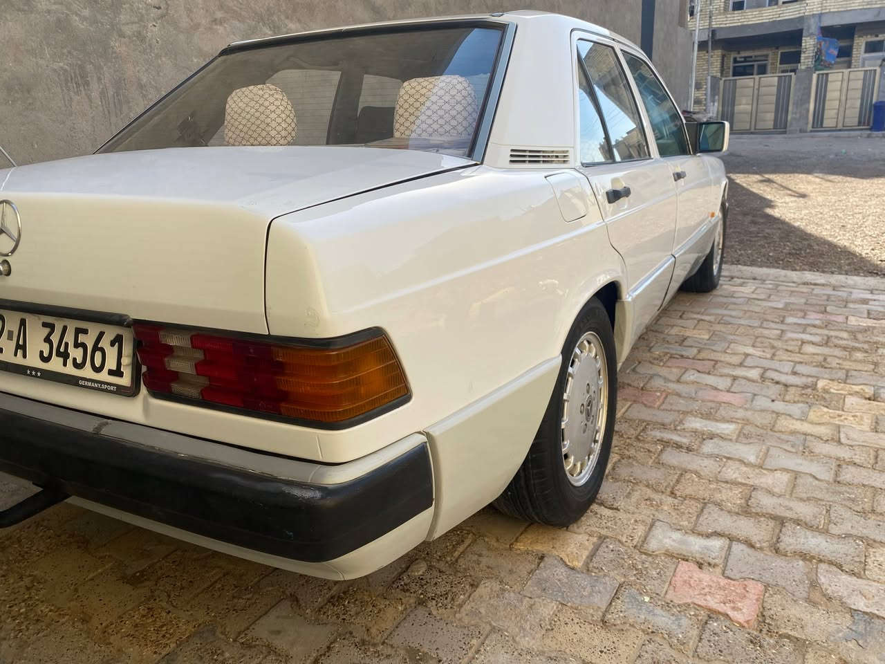 سلام عليكم للبيع مارسيدس 190 رقم أربيل إنكليزي بأسم عربي موجود في بغداد السيارة كفاله من الصبغ بيها مكانين فقط محرك بلاد مديل 90 تبريد بلاد وارد يابان السعر المطلوب 60 وبيها مجال لللشراي شي قليل الاتصال على هذا الرقم ***********
