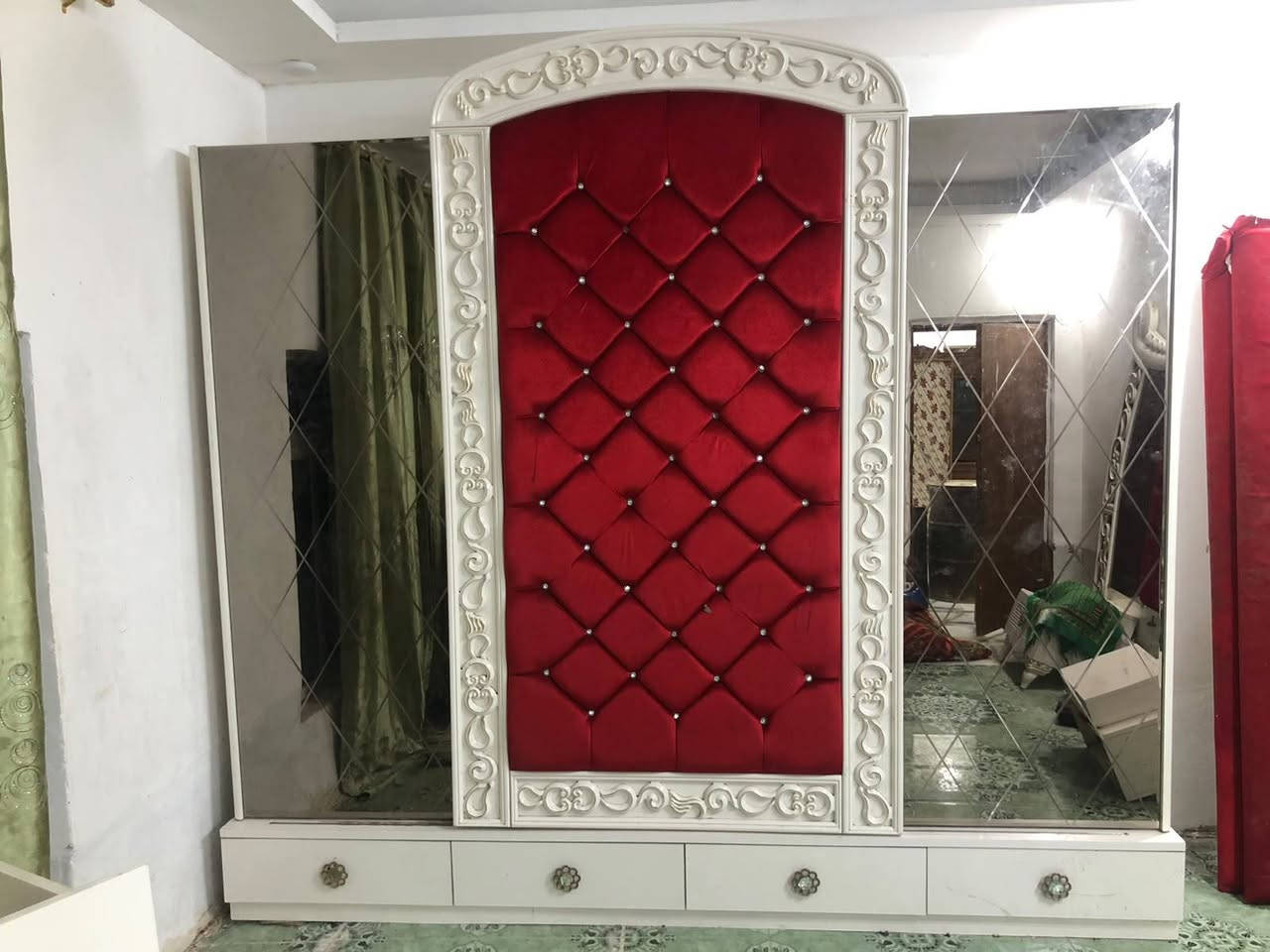 سلام عليكم عرف نوم تركيه مستخدم مو هوي 

درجه اولى كبيره وقويه 

غرفه ممتازه وكلش حلوه 

والاستفسار الاتصال 
***********
