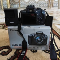 كانون D2000  نضافه 95%  كامل ملحقاته شاحنه وبطاريه وحزام وكارتونه وعدس...