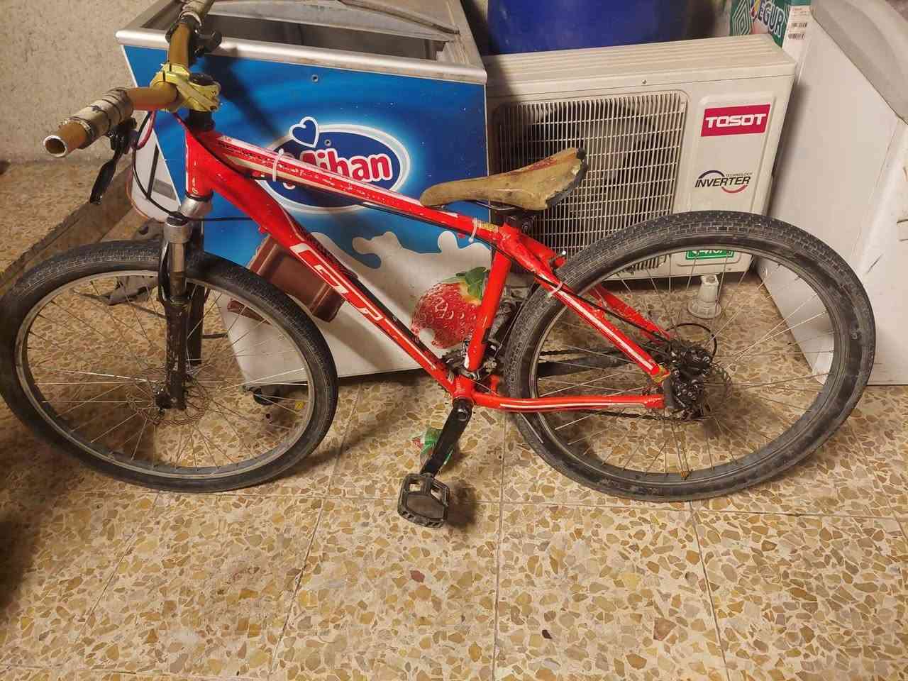 السلام عليكم شباب بسكل جيتي
 بسكل جيتي مزود بطيخات برك شيمانون سترن ركبا  باسكل محور دسك 200 بي مجال حك جيه


**إذا كنت صاحب هذا الإعلان وتريد حذفه لأي سبب، رجاءا أرسل رسالة إلى الدعم الفني**