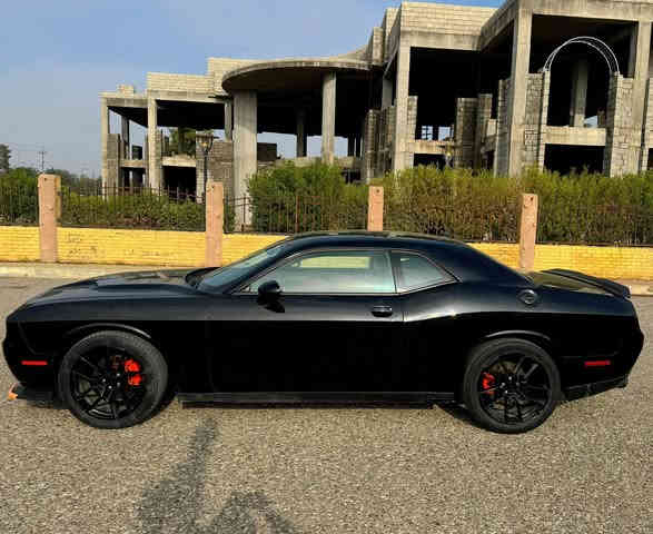 جالنجر 2017 بجم كبس للبيع
سياره مواصفات SXT 
محرك 3600 مكفول 
كير 8نمره 
سياره عليها كت SRT يشمل ويل SRT  و دفيوزر خلفي و اكزوز و لحيه كامل SRT 
داخل شاشه جبيره 
كامره خلفيه 
كشنات جلد 

صيانتها كلها دهن motul عالمي 

ضرر سياره قطعه وحده جامرلغ طرف سايق مبدل نفس لون بدون صبغ ضرر كلش خفيف دعاميه امامي خلفي كبس رقم شاصي مرفق بل منشور 

مكان كركوك طريق بغداد 
السعر مناسب 172 ورقه مع مجال 

اتصال او استفسار واتساب ***********
