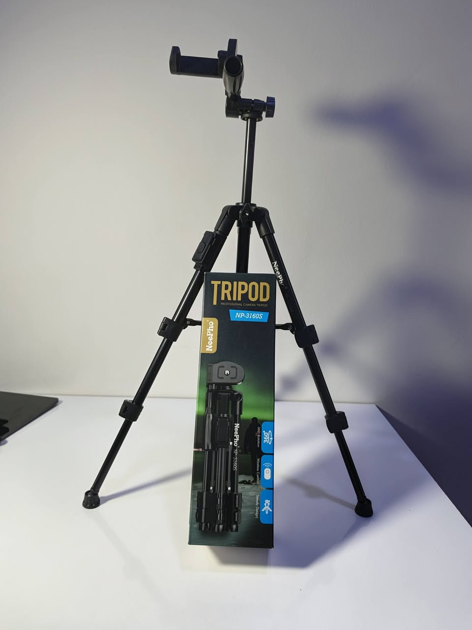 حامل ثلاثي احترافي NP-3160S من Neopron – متانة واحترافية في التصوير
📷 موديل NP-3160S

✅  يستخدم للموبايل والكامرة 
✅ أرجل ألمنيوم بثلاثة مقاطع مع دعامة لثبات إضافي
✅ عمود رفع مسنن (Geared Elevator) للتحكم الدقيق بالارتفاع
✅ لوحة سريعة الفك بمسمار ¼ بوصة لتركيب الكاميرا بسرعة
✅ يدعم دوران 360 درجة لتصوير فيديوهات بانورامية سلسة
✅ منافذ SDI-C IN/OUT و USB-Microphone لتوصيل الملحقات الاحترافية
✅  الارتفاع 685 سم - سهل النقل والتخزين

--- السعر 20 الف 

🚚 موجود توصيل لكل محافظات العراق 🇮🇶
📲 للطلب والاستفسار راسلونه على الواتساب:
📞 ***********

#ترابويد #تصوير_احترافي #معدات_تصوير #Neopron #العراق #تصوير_فيديو
