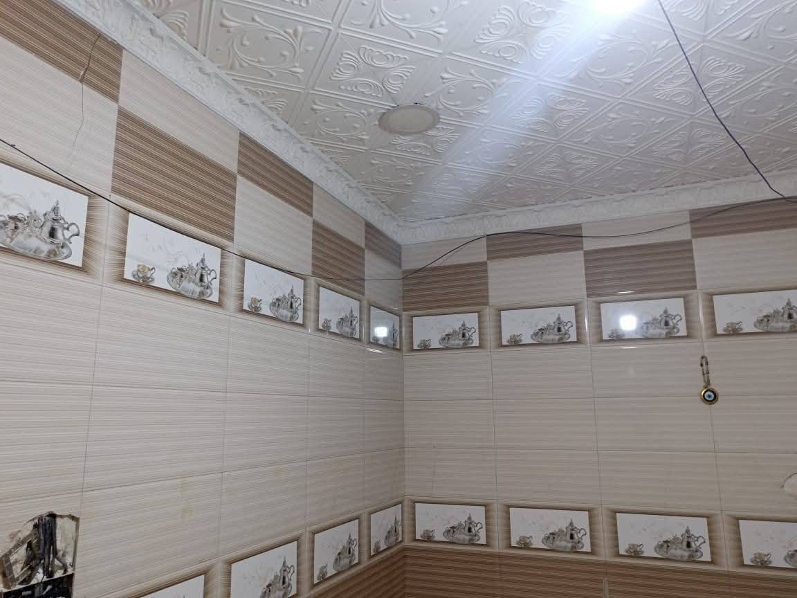 #ياالله_يارزاق
#اللهم_صل_على_محمد_وآل_محمد
#ياالله_ان_هذا_رزقنا
#عرض_للبيع_جديد_مامطروق
#بيت_مساحة100_م_طابق_ونص
#خلف_التجاري_شارع_السبيس
#شريط_حي_المكرمة
#يتكون_من
#غرفتين_صالتين_مطبخ_استقبال
#صحيات_داخلية_خارجية
#سطح_طارمة
#البيت_حاليا_مرهون_30_مليون
يباع بسعر 85 مليون دفع اذا تحب 55 وباقي 30 مليون للرهان يوم 1/7/2026 واذا تحب تجدد الرهن ماكو مشكلة. بالقرب منه سوق وخط كيات وكافة الخدمات
للتواصل الاتصال 
***********/ابو عباس الخزعلي
