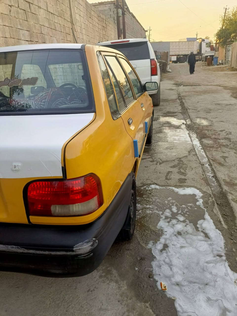 سلام عليكم سايبه موديل 12 مصفره هيه وغرامات رقم انكليزي تحويل مباشر مكينه وكير مكفولات سياره مكفوله لا ضربه ولا صبغ ولا تبديل تخم تاير باتري جديد شواصي بس واحد فطر صغير ومكمر فقط السعر 27 مكان السياره بغداد رقم الهاتف ***********
