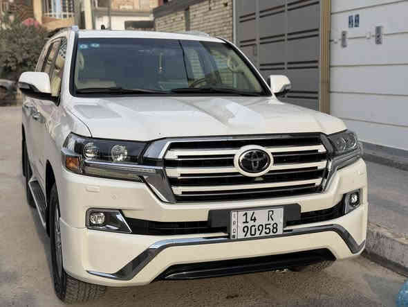 لاندكروزر GX.R موديل 2017 وايت اديشن 
6 سلندر

السياره جديده حرفيا ماشيه (72) ألف كيلو متر حقيقي شرط الفحص
السياره مغلفه بالكامل ppf نانو من الزيرو
السياره كفاله عامه من الشخط (عدا باب السايق بي تقسيم فقط) بدون لا بارد لا شخط لاتبديل لا اي شي 
السعر 515 وبي مجال للشراي 
السياره رقم بصره الجديد ومكانها بصره
للاستفسار  ***********
