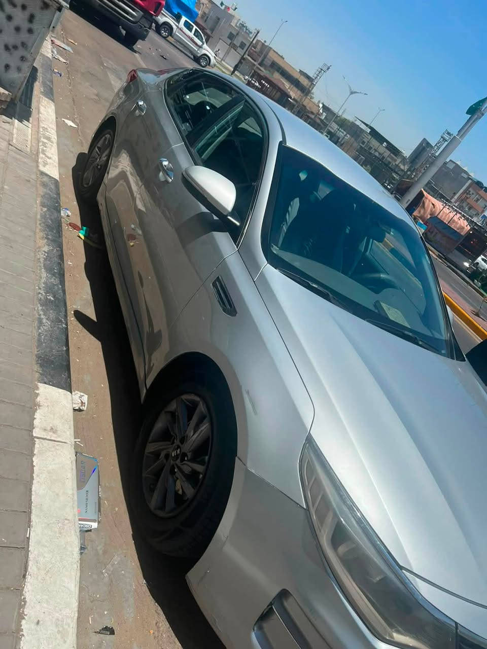 ''للبيع''
Kia Optima ‘’2017’’ 
خليجي كفاله من الضربه بيهة مكانات صبغ فقط 

السيارة جاهزة 'مكينة''كير ''حدادة' 
رقم أربيل (تحويل وكاله ) 
السعر ''125$’’ ورقه وبيهه مجال للشراي 
مكان السياره البصره الحيانيه 

للاتصال ***********
