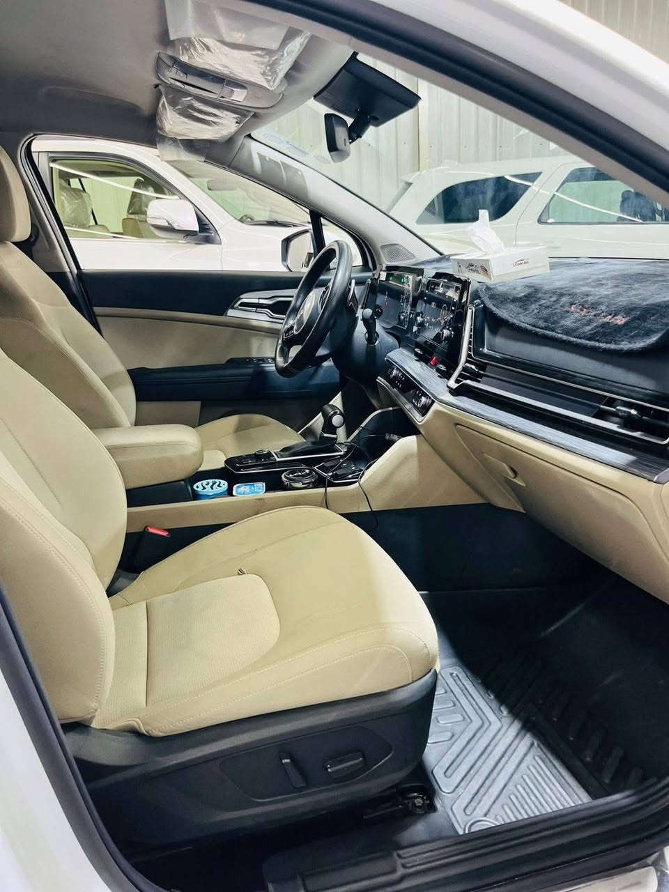 🚗 السلام علكيم
KIA SPORTAGE 2025 
  
رقم السيارة بابل 
  🛣️  المسافة المقطوعة  7000 الف كيلو قابل لزياده 
------------------------------------------------------------ 
✅ المواصفات:   
✅ الموديل: 2025
✅ الحالة: كفاله عامة من كلشي 
✅ المنشأ: وارد خليجي 
🔹 قطعتين تبريد
🔷 مانع انزلاق
🔷وضعيات القياده Dirve mod 
🔷 هند بريك
🔷 داخل مخمل اوف وايت
🔷 اشاير بالمري
🔷 شاشه وسطيه تدعم car play
🔷جنطه كهرباء 
🔷شاشه تدعم القبله 
🔷شاشه متصله 
🔷كراسي كهرباء 
🔷مداخل تايبسي+USB 
🔷جامه سايق AUTO 
🔷 جميع اغراض السياره غير مستخدمه (عده الصيانه) (الاطار الاحتياط) 
🔷 باقي المواصفات معروفه
🔷 مع العلم السياره 4X فورويل
📍 السيارة موجوده بابل 
السعر233 ورقه وبيها مجال للمشتري
📞 للأستفسار الاتصال على الرقم
***********
