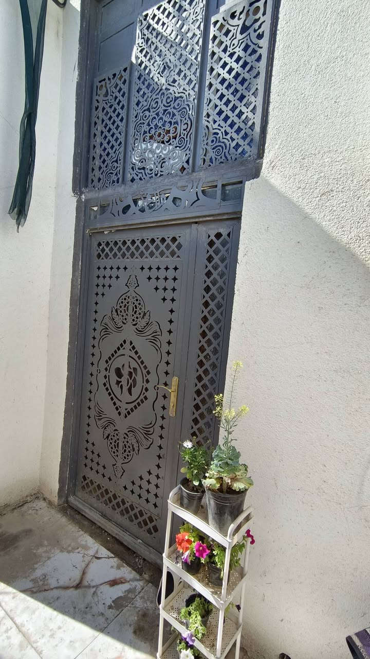 بيت امامي 120 متر حي الصحفيين نزلة الشيخ واجهه 12 ونزال 10
يتكون من غرف عدد 2 وحدة 4 ×5 نظام سويت بيها صحيات 

والثانية 5x5 

صحيات خارجية 

مطبخ 3.5×3 مفتوح على البيتبيت امامي 120 متر حي الصحفيين نزلة الشيخ واجهه 12 ونزال 10 

 +964 782 691 3273
