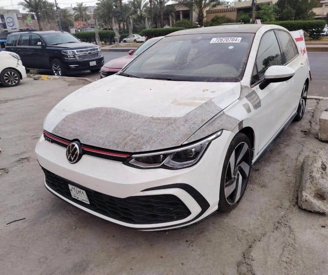 السلام عليكم 
فولكس فاجن گولف GTI
موديل:2023
ماشية:48الف 
اللون:ابيض /داخل اسود 
القمارة:نصف بانوراما
المحرك:2000توربو /مكفول
القير:عادي 6نمر +R /مكفول 
الداخل:بحالة الوكالة
المقاعد:نص كهربائيه وتدفئة الكراسي 
الشاشة:لمس 
الانارة الداخليه والخارجيه : لمس 
مداخل TPC:4 
منافذ:كهرباء :2
رادارات: محيطية 
حساسات:امامي -خلفي
المري: تدفئة-كهربائيه-باتمان-رادارات
انارة محيطيه بلاد بحدود ال30-40لون 
هاندبريك:كهربائي
بصمة تشغيل و4ابواب 
الستيرن D:تدفئة
شاشة وسطية:لمس بحجم 10انج تدعم ابل كار بلي واندرويد اوتو ونفكيشن والأعطال 
مودات القيادة:ايكو-كومفورت-سبورت-اندفيدل هاي انت تتحكم بل ستيرن او المحرك وغيره 
شاشة العدادات:5مودات بحجم 10.25
السبورت-الكلاسيكي-الملاحة الخرائط-المينمال-انضمة المساعدة 
السرعة:320km
أرضيات:كاملة بلاد مع الصندوق 
السبير:كامل مع ملحقاته
شاد عليها :
انتر كولر :ETS
كزوز على طولها:miltek
شوته :APR
برمجة: Backfire تحكم
مجاول:APR
دفيوزر خلفي مع وجود القديم الأصلي 
ويل :OZ گبات BBS
تخم تاير:مشلن عمر كامل 
دوسات-مطريات-سبويلر-كفرات باتمان-كفرات يدات-سكوبات مثلثات-تبات كاربون فايبر 
شحن لاسلكي
مقاعد:ريكارو حضن بلاد وكالة بدون دوشمة ومختمهGTI وتدفئة
دخول ذكي تفتح وتقفل وحدها 
كاميرا دوارة 
الخروج عن المسار 
التوقف الذاتي 
تحديد مسار 
نقطه عمياء 
كلها رادارات 
الحادث :مرفق صورة وسونار تبديل لايت يسار فقط 
سنوية بسمي تحويل شرط ثاني يوم 
هزة جديدة سنوية للسادس 2030
رقم شبه مميز 
بدون اعطال بدون جيك انجن 
علماً بأنه كلشي بل سياره لمس حتى الفتحه والإنارة الداخليه والخارجيه والستيرن والشاشة 

ملاحضة :لتخابرني تكلي مقريت المنشور اسمع منك عمري انت تعبت لحد ماكتبته
مكاني بغداد/المنصور حي دراغ 
للاستفسار :***********
السعر 20,800 وبي مجال (208) بغداد, العراق
