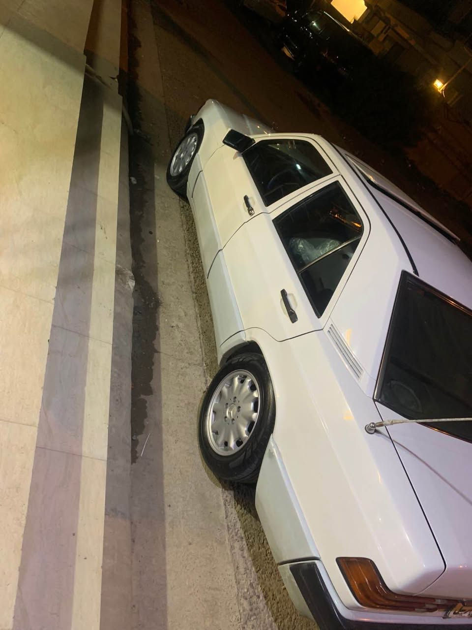 بەناوی خوا 
مارسیدس بێنز ـ ١٩٩٠ - ٤ پستن گێر حادی گێر مەکینە بیلاد بە شەرت ٤ پارچە سبوخ تەقە و رەقەی بەشەرت سەیارەکە زۆر جوانە ئی مەحرەز و شت نیە ٤ تایە کریستال نوێ سلایدە بەس ئیش ناکا نرخ ٤٧ مەعمەلەیەکی کەم ١٢٦٥ هەزار غەرامەی تێدایە دوای مەعمەلە دەیگەرێنمەوە 0750 757 71 02 أربيل, العراق
