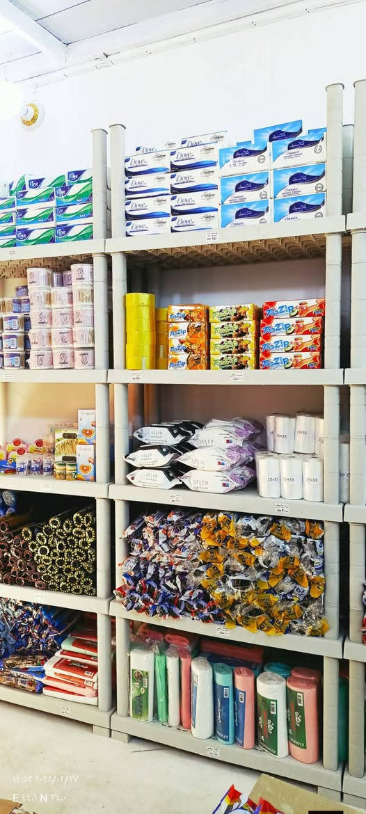 السلام عليكم و رحمة الله و بركاته 
للبيع رفوف بلاستك درجة أُولىٰ ذات متانة عالية 
قياس الرفوف :
إرتفاع :  ٢٤٠ سم
عرض  :  ٩٠  سم
عمق   :  ٤٠   سم
( ذات خمس رفوف )
تتحمل أوزان ثقيلة و غير قابلة للصدأ و ممكن تتحكم بالإرتفاع ما بين الرفوف و يتركب رف مع رف آخر
لأي عمل تخدمك
#فيديو تعليمي لتركيب الرفوف داخل التعليقات
نظافة 100% مستخدمة لفترة قصيرة كأنها جديدة
العدد ( ٨ )
للإستفسار المراسلة عبر الواتساب أو الإتصال على الرقم
📞  ***********  📞
