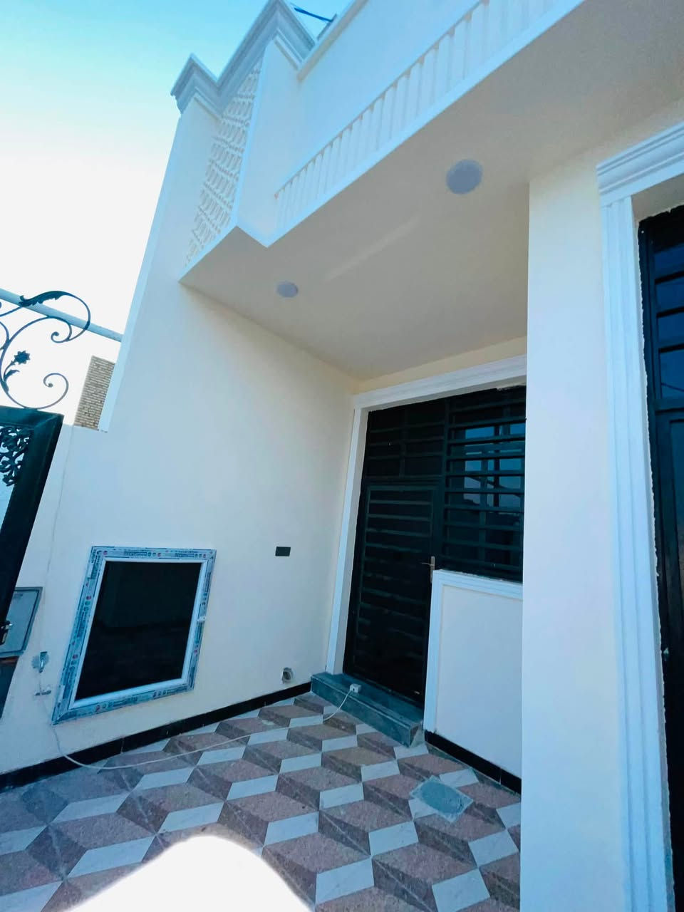 [[بسم الله الرحمن الرحيم]]
    🏡     🏘      🏚 فرصه مميزه

#يوجد_مشتملات2_للبيع

#العنوان  الفلوجة 
#المنطقة حي الشهداء // مقاطع٢٠ نافذات عل اربعين البرديني 
 
✅المساحة المشتمل الواحد  : 125م
⬆️ الوجة : 6 وربع م
🏞️النزال : 20م
 
#مكون_كل_مشتمل_من 

غرفة 1
استقبال 
صالة 
مناور 
مطبخ
صحيات 
الارضيه بورسلين
الجدران سيراميك 
ضلع منفصل
نظام كامرات

                       #بناء 🧱 : طابوك
      
       #شارع 🏞️⬆️⬆️ : 10م 

  #السعر_محدد_من_قبل_البائع 
        
    ⚖️⚖️   نوع الملك : طابو صرف تحويل مباشر 🏙 

            #السعر_الواحد💰77مجال بسيط 
      
         #للأتصال_او_واتساب 📞  ***********
         #للأتصال_كورك.   📞.      ***********#بسمي اني صاحب المشتملات 
@#
