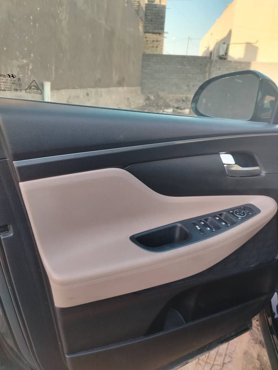 السلام عليكم ورحمة الله
للبيع فقط السعر 225  وبيهه مجال
سنتافي موديل 2023 وارد امريكي لون اسود محرك 4 سلندر GDI  فول مواصفات عدا التنته  (مواصفات كثيره)
السيارة جديده، حادثهه بسيط (بالويل و4 أصابع أسفل باب السايق) صلحتهم ع البارد بدون معجون
ماشيه 14 ألف تخم تاير جديد، السياره بإسمي رقم انگليزي بصره.. مكان السيارة البصرة /قضاء المدينة
للإستفسار ***********
