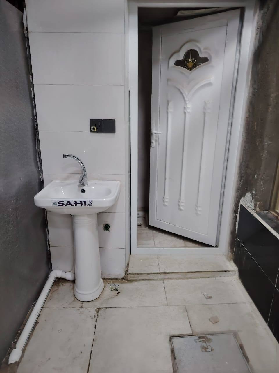 بيت للايجار طابق واحد
العنوان سريدات جديدة المربع الثاني قرب سنتر ملاك مساحة ١٠٠ متر حديث بناء ٢٠٢٥ جديد
يتكون من غرفه نوم وصاله واستقبال وصحيات داخليه وخارجيه ومطبخ حار وبارد
تواصل  ***********
