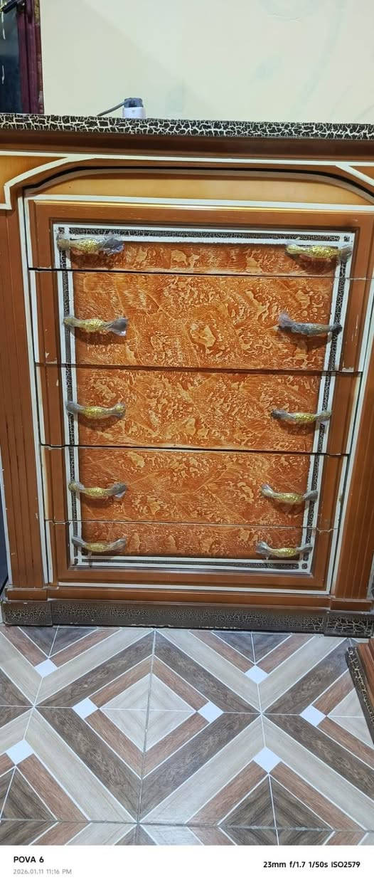 سلام عليكم غرفه كويتي جديده شرط لمكان خور الزبير سعر ٣٧٥بيها مجال ***********
