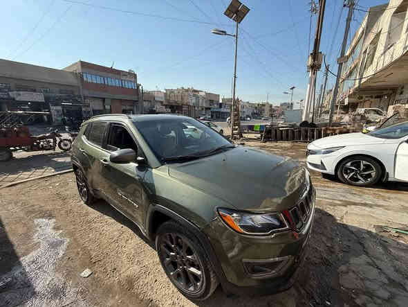 السلام عليكم مكلف بالنشر
جيب كومبارس 2021 نسخه 80 سنه 
وارد امريكي رقم اربيل تحويل مباشر السياره باسمي 
السياره بلاك ادشن
بنوراما  
كشنات جلد تدفئة 
 شاشة جبيره تدعم Apple CarPlay 
اربع وضعيات للقياده 
استيرن تدفئه و تحكم جهتين 
كروز سرعه 
تشغيل عن بعد بصمه ابواب 
ماشيه 70 الف ميل 
محرك وكير مكفولات 
حادث السياره فقط
بنيد 
وجاملغات اماميه راجعات بارد بدون دواخل صور الحادث موجود 
او توديها سونار ووين ما يعجبك افحص 
مكان السياره بغداد شهداء السيديه 
السعر 150 وبيها مجال 
***********
