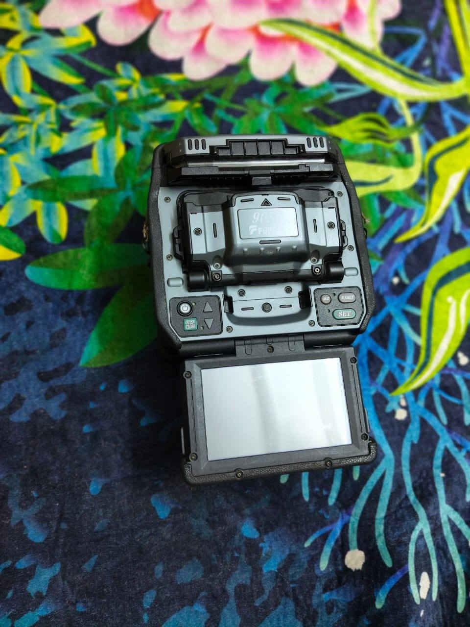 ماكنة لحام كيبل ضوئي فوجيكورا (+Fujikura (90S
مع
ملحقاته قاطعة CT50, قاشطه. مع  باور بانك ليثيوم  20 امبير السعر على الخاص
***********
