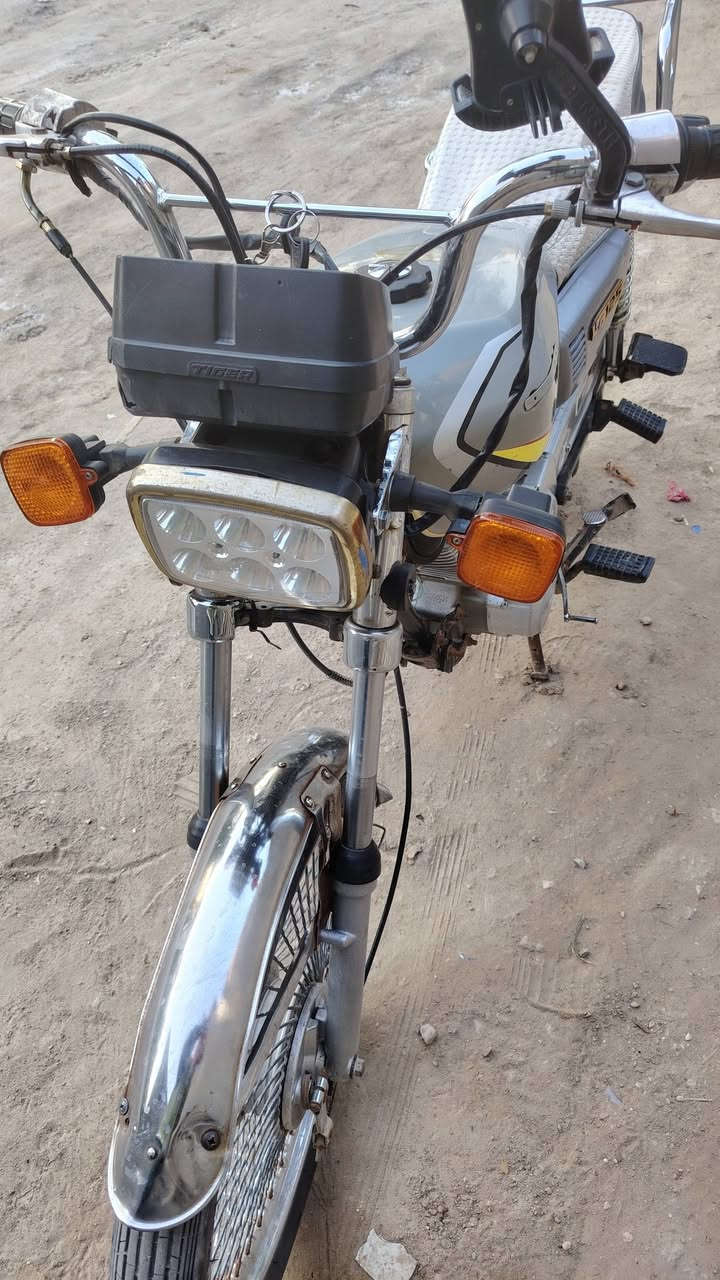 السلام عليكم دراجه للبيع تايكر مديل 2020 اوراق السعر 400 وبيه مجال المكان بابل  رقمي ***********
