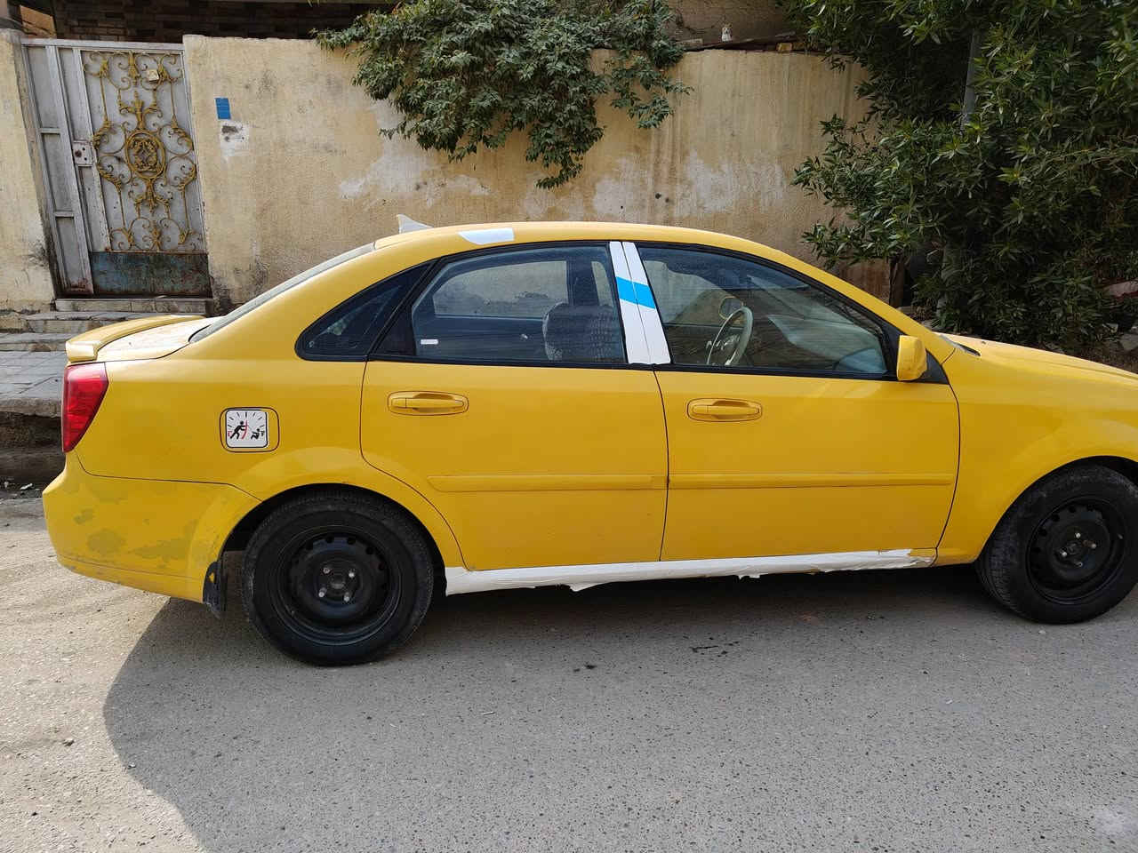 سلام عليكم
سياره اوبترا مصبوغه صبغ عام اثر تبديل لون جاهزه كير ومحرك جديد شادهن طخم تاير صارله شهر حداديه طوبه تبريد شغال مصفره رقم مميز رقم جديد مصفره هيئه وغرامات كامله السعر53 وبيها مجال قليل حك الجيه 
رقمي *********** بصره جمهوريه
ما ابيع الا تفحص
