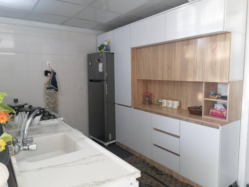 خانوو بۆ فرۆشتن تاپۆیە لە گەڕەکی باداوە نزیک پارک و نزیک ئاسایشی بادوە خانووەکە ڕوکنە و هەردوو دیوی کۆڵانە، خانووە دەکتی موبەریدەی هەیە سەقف سانەویە ،کاشی یە،قات و بیتونەیە هاوینێ تەحمیر کرایتەوە،ئەوەی بیکڕێت و بەکرێ بداتەوە 275 تاکو 300 هەزار دەکات
بۆ زانینی نرخ و بینینی ڤیدیۆی خانووەکە نامە بنێرن لە مێسنجەر یان لەوتساپ یان لە ڤایبەر
*********** أربيل, العراق
