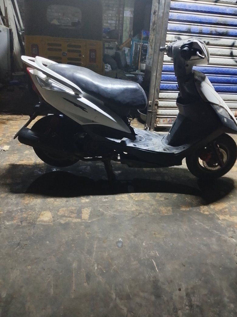 السلام عليكم للبيع دراجة ثعلب دراجة طافية مجفتة جديد غراض كلها اصلية بس كاطعة نار ابيع كوم حديد السعر 275
العنوان بغداد الأمين الثانية للاستفسار ***********
