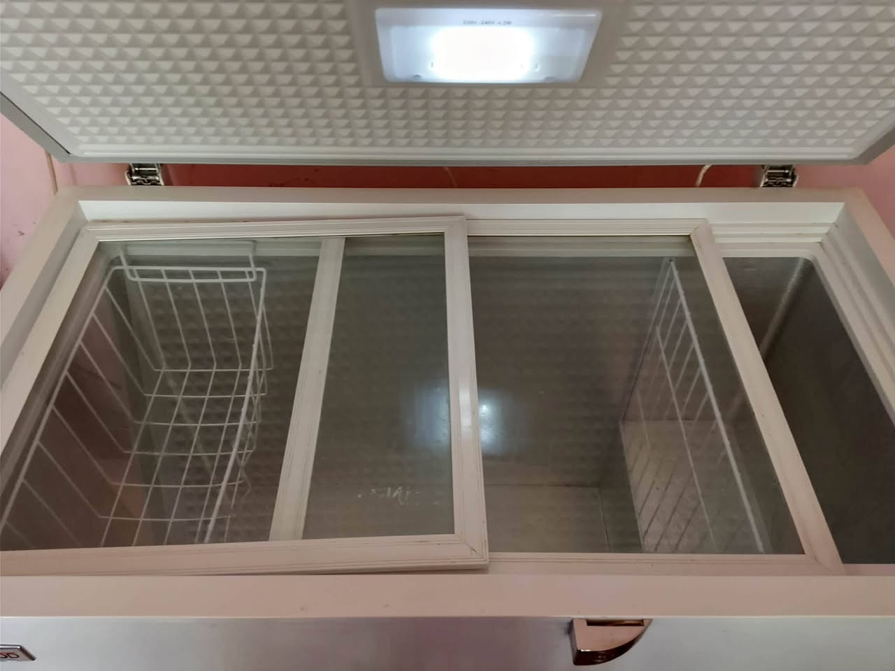 مجمده للبيع سعرها ٢٥٠ الف بيها مجال بسيط ***********
