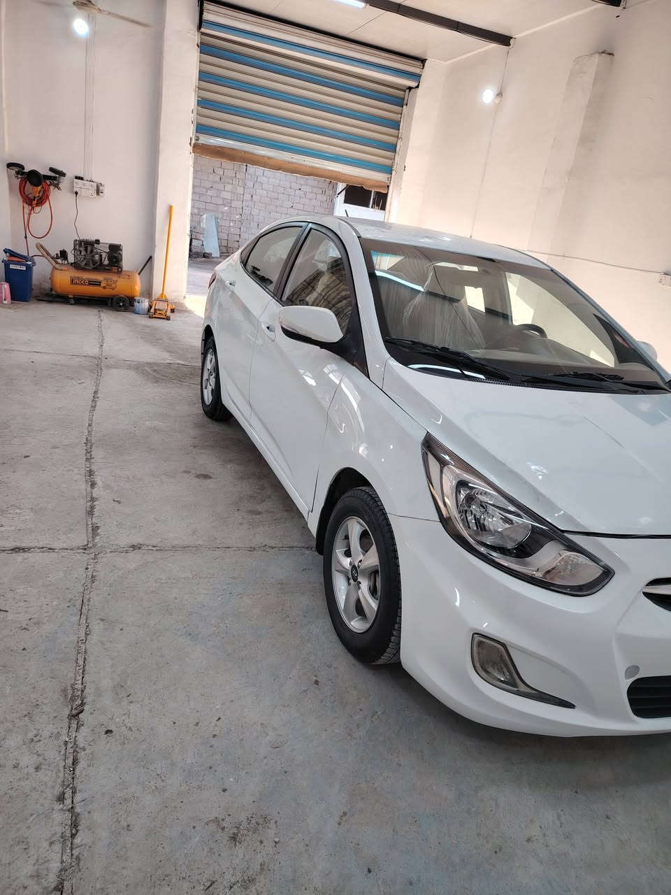 السلام عليكم اكسنت موديل ١٦ خليجي رقم قادسيه مكينه ١٦٠٠ دبل قطره بيه صبغ صفح السدر وبيه بارد بلقماره قليل بلكصه  السعر ٨٠ وبيه مجال قليل اني مكلف بلنشر مكان بابل القاسم *********** خابره ابو علي صاحبه
