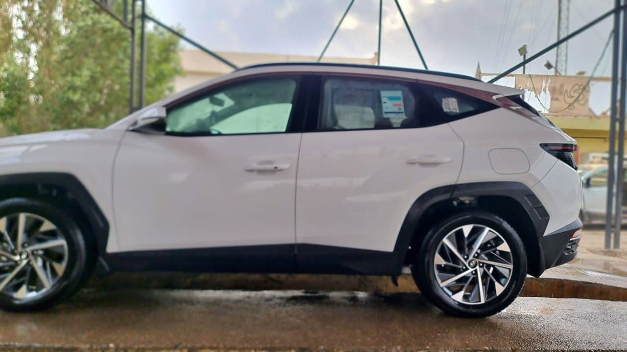 توسان موديل 2024 
مواصفاتها معروفه 
رقم وسنويه كله جديد وبأسمي 
السعر 227 وبيها مجال 
للاستفسار 
***********
