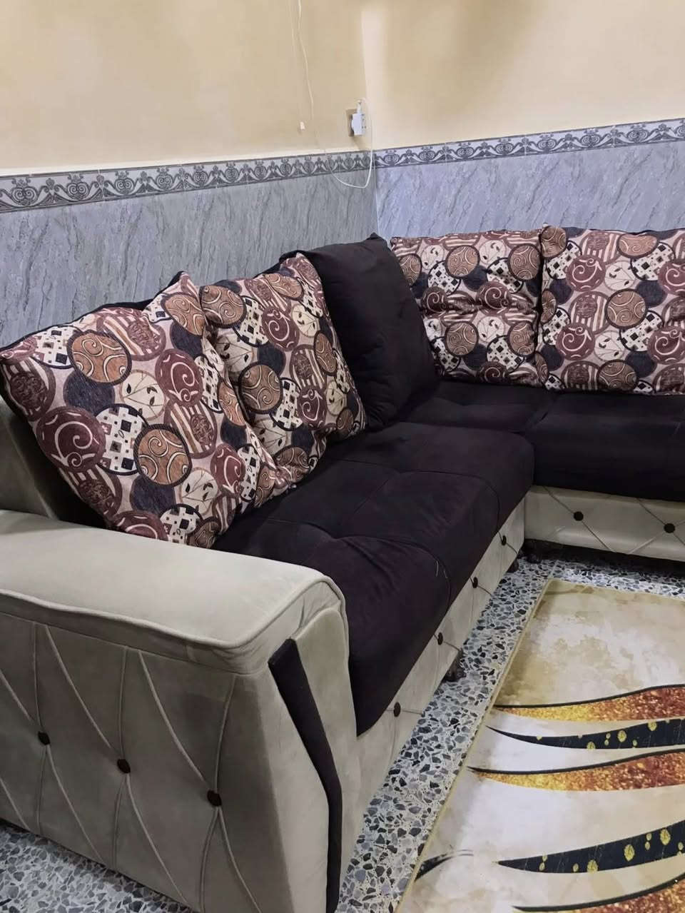 السلام عليكم
عندي تخم قنفات ( ديوان) لون بيجي
طوله 7 امتار بي 6 قطع للبيع 
السعر 130 الف وبي مجال الاستفسار متواجد ؏ فيس او الاستفسار ع رقم ***********
