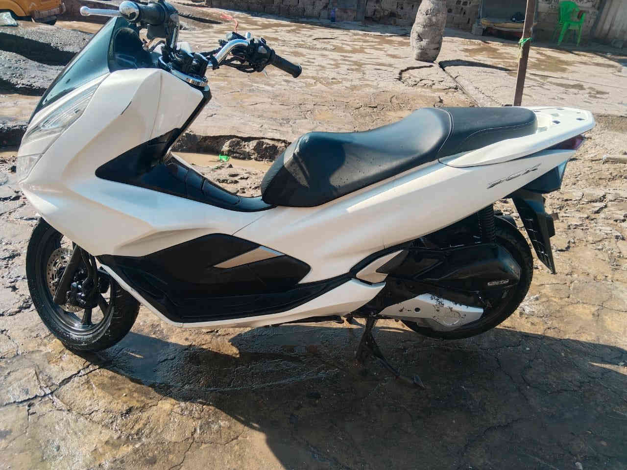 دراجه للبيع جيل الثالث كفاله مكينه وكفرات كل نقص مابيه محرك 125مكاني بغداد حسينية الراشديه السعر 14ورقه رقم الهاتف***********
