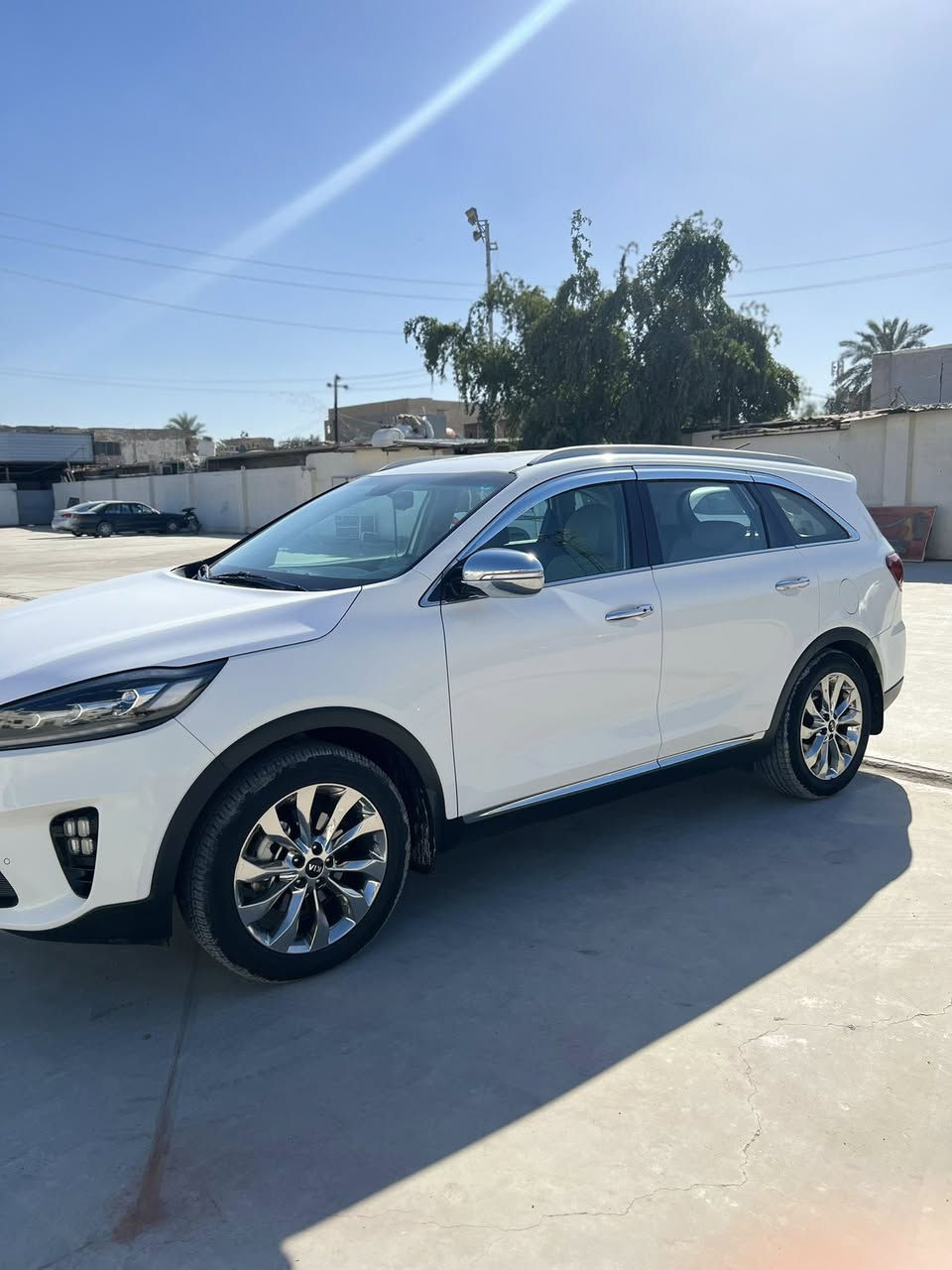 ‏السلام عليكم
‏سورنتو 18 شكل ال 20  مكفولة عدا فقط بارد بالجاملغ الخلفي كد شبر 
‏ماشية 82 ألف حقيقي 
‏رقم بغداد 
‏بصمة تشغيل عدد (2) 
‏بصمة أبواب 
‏بردات خلفية 
‏كشنات جلد
‏الكراسي الأمامي كهرباء 
‏الصندوق كهرباء 
‏اشاير بالمري 
‏مري شفط
‏7 راكب 
‏3 قطع تبريد 
‏السيارة مكفولة محافظة ديالى بعقوبة  
‏السعر 250  
‏للاتصال ***********
