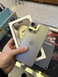 15 برو ماكس ذاكرة 256 بطاريه 92 شرق اوسط نظافه 100% 🔥 07765486255