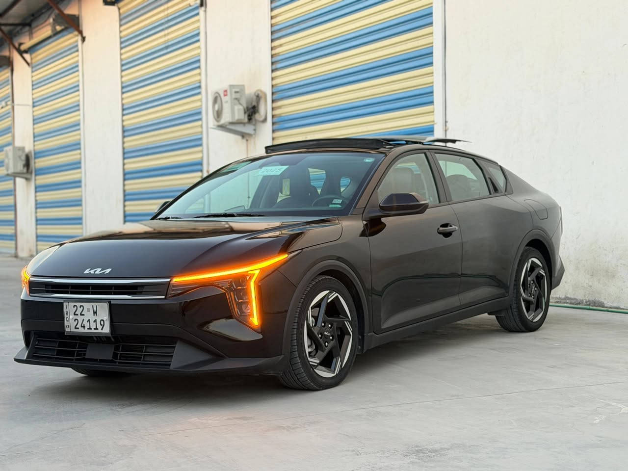سلام عليكم للبيع فقط 
كيا K4 2025
🛑 
محرك 2000cc – بانوراما – فول مواصفات 
تصميم عصري وتقنيات متطورة مع أعلى مستويات الراحة والأمان
▪️ الموديل : 2025
▪️ المحرك : 2000cc
▪️ العداد : 9،000
▪️ السعر : 187
✦ أبرز المواصفات 
. سقف بانوراما كهربائي
. شاشة وسطية 12.3 إنش
. شاشة عدادات رقمية 4 إنش
. نظام ملاحة بشاشة 12.3 إنش
. مفتاح ذكي Smart Key مع تشغيل بصمة
. كاميرا خلفية مع خطوط توجيه للاصطفاف
. رادارات امامي وخلفي
. مثبت سرعة Cruise Control
. أوضاع قيادة متعددة Drive Mode
. نظام مراقبة ضغط الإطارات TPMS
. نظام ABS مانع الانغلاق
. نظام الثبات الإلكتروني ESC
. نظام المساعدة على صعود المرتفعات HAC
. نظام الكبح متعدد التصادمات MCB
. وسائد هوائية أمامية وجانبية وستائر هوائية
. مقعد السائق كهربائي
. مقاعد جلد صناعي فاخرة
. مسند ذراع خلفي مع حامل أكواب
. تكييف عملي مع فتحات للصف الثاني
. فلتر تنقية هواء للمقصورة
. مصابيح LED أمامية وخلفية
. إضاءة نهارية LED
. تشغيل أوتوماتيكي للمصابيح
. مرايا كهربائية مع إشارات LED
. جنوط ألمنيوم رياضية 17 إنش
. زجاج خلفي مدفأ
. إضاءة داخلية Mood Light
. شاحن لاسلكي (واير ليس)
. نظام صوتي مع سماعات
. بلوتوث مع أوامر صوتية
. تحكم صوتي من المقود
. عازل لغطاء المحرك
. فئة فول مواصفات بتصميم رياضي 
مكاني بغداد قرب علوه الرشيد يم القوس 
اي استفسار/ ***********
                  ***********
