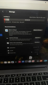 ماك بوك برو 15 • كور i7 • ٢٥٦GB