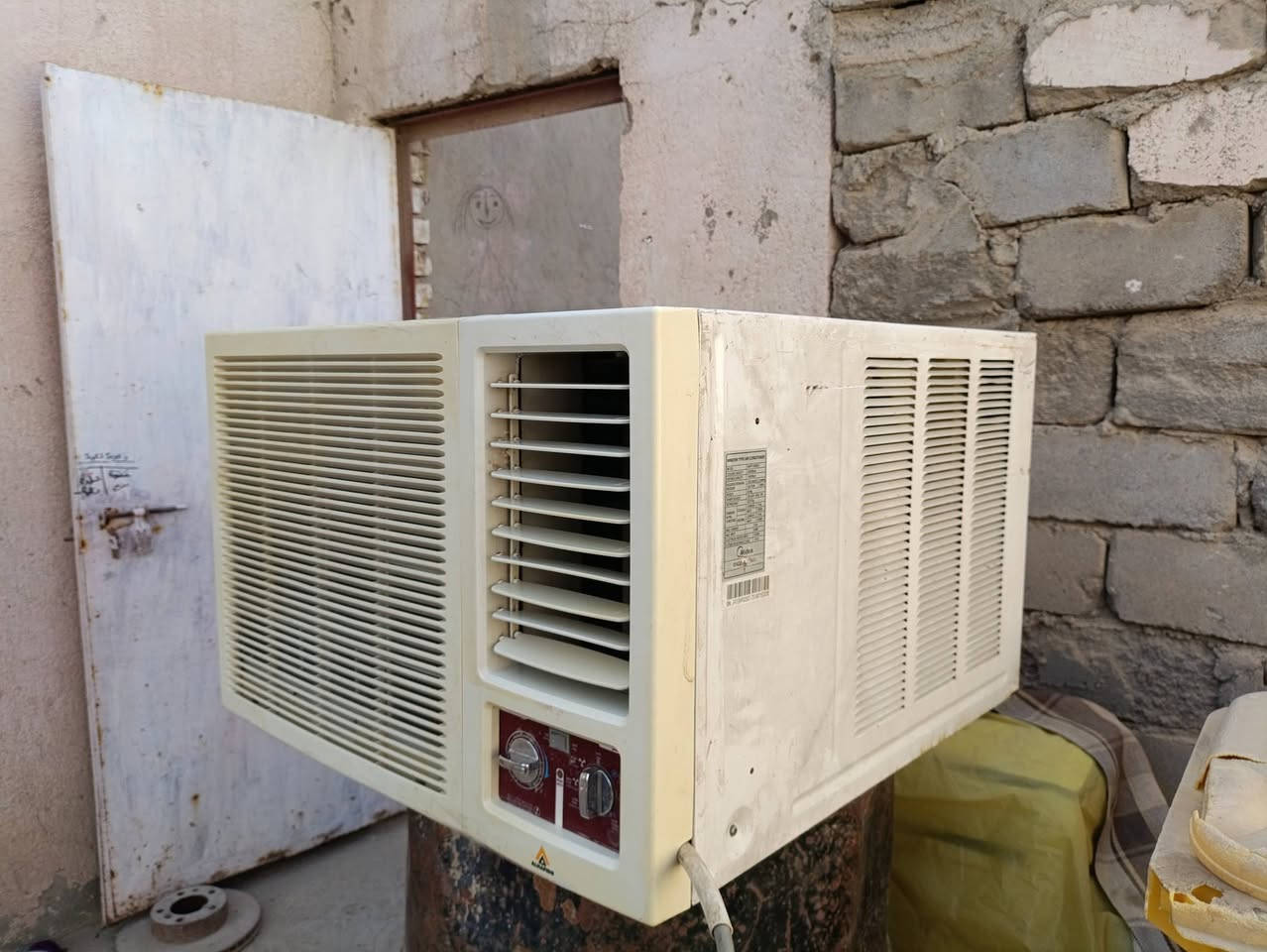 للبيع..... اتصال ...وات ساب...خاص.***********
مكيف ميديا 2طن  نضافه 100/90 شرط التبريد ثلج ع وضع الشركه فقط مبدأ الشباك الامامي لأن مكسور ومخلي شباك الحافظ
الشطره ....الشطره السعر 225 وبيه مجال
