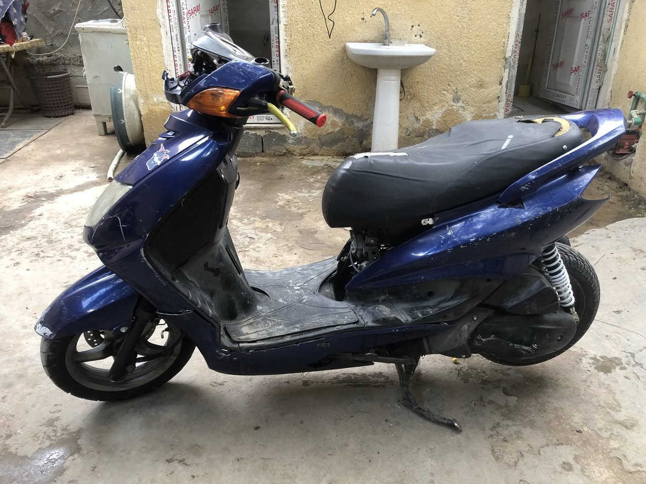 السلام عليكم سكنس نثيه للبيع كهربائيات كله شغاله نقص بس بارد سلف نكره بيه تكطيعه كابريتر مكاني زعفرانيه سعر ٣٠٠ وبيه مجال رقم ***********
