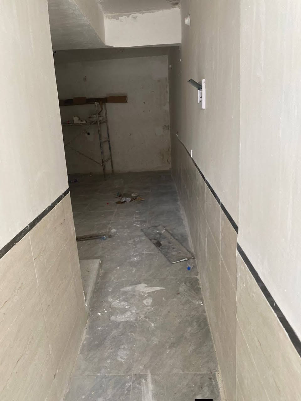 للبيع مشتمل 65م طابقين غرفتين نوم ومطبخ كبير وحمام فوك وجوه بناء جديد الموقع بغداد الراشديه شارع المراسمه بفرع جامع التواب الرحيم السعر 59مليون للاستفسار الاتصال *********** للبيع فقط واذا تريده استثمار هم يصلح
