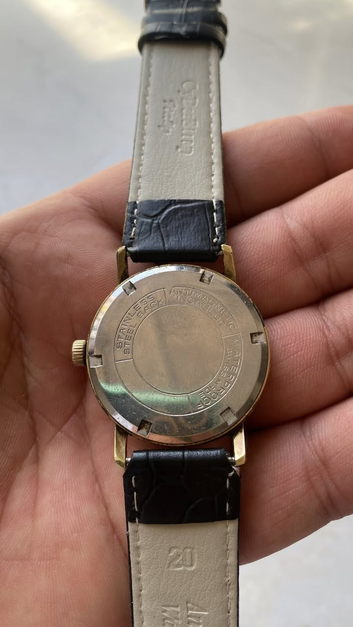 البيع / ساعه سويسريه فنتج قديم(1960s)،

نظافه 90% شرط شغل /تأتي بهيكل دائري مطلي بالذهب

القطر 35 / السعر 75 الف معا توصيل


**إذا كنت صاحب هذا الإعلان وتريد حذفه لأي سبب، رجاءا أرسل رسالة إلى الدعم الفني**