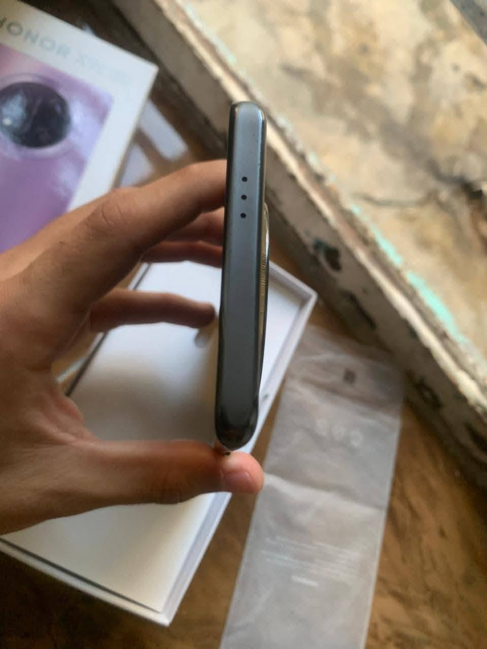 ​📱 هونر اكس 9 سي
للبيع - بحالة ممتازة شبه جديد! ✨

​موبايل HONOR أنيق وقوي، يجمع بين التصميم الفخم

 والأداء العالي. الجهاز نظيف جداً وجاهز للاستخدام مباشرة.
​🌟 أهم المواصفات المميّزة:

​كاميرا احترافية: بدقة 108 ميجابكسل (Matrix Camera)

 لصور فائقة الوضوح وتفاصيل مذهلة.

​التصميم: لون اسود مميز مع حلقة كاميرا

 دائرية محاطة بإطار ذهبي فخم.

​الحالة: الهاتف بحالة الوكالة (الستيكر الأصلي للمصنع لا

 يزال على الظهر كما يظهر في الصورة "2227.jpg").

​💰 السعر: [350]
📍 الموقع: [موصل ايسر حي السماح ] 

​ للتواصل والاستفسار خاص


**إذا كنت صاحب هذا الإعلان وتريد حذفه لأي سبب، رجاءا أرسل رسالة إلى الدعم الفني**
