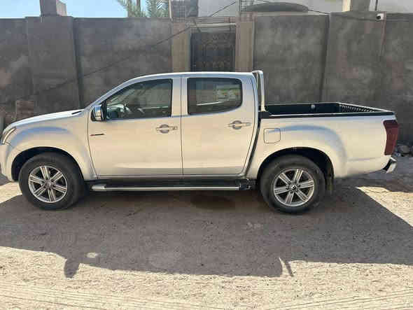 بيكم ازوزه ياباني  للبيع موديل 2019 فور ويل
گاز
مكفوله كفاله عامه
رقم ذي قار سنويه 2030 بسمي مداور ثاني يوم 
***********
مكلف بالنشر
