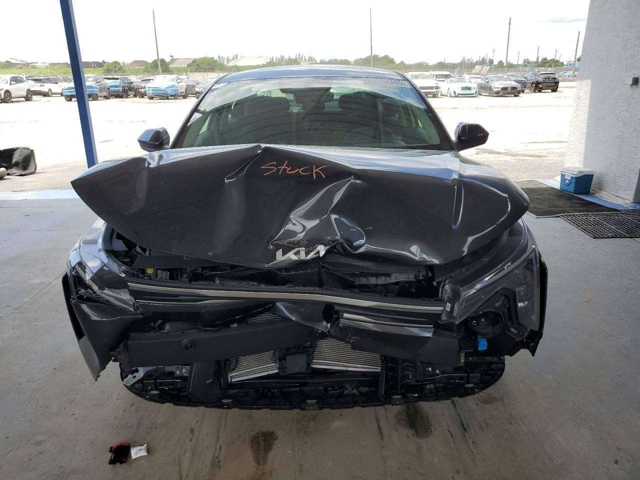 السلام عليكم
سيارة k4  فئة LX بالمواصفات المعروفة
ضرر بسيط كما موضح بالصور
لون فيلي
بدون إرباك
ماشية 2500 mi _ زيرو
مدفوع كمرك ورقم منفيست بأسمي
واصلة البغداد
سيارة حلوه وضرره بسيط
لا لغد لا جاملغ لا شاصي مكفول
السعر. 147$ بدون تصليح بيها مجال بسيط
الرقم  ***********
