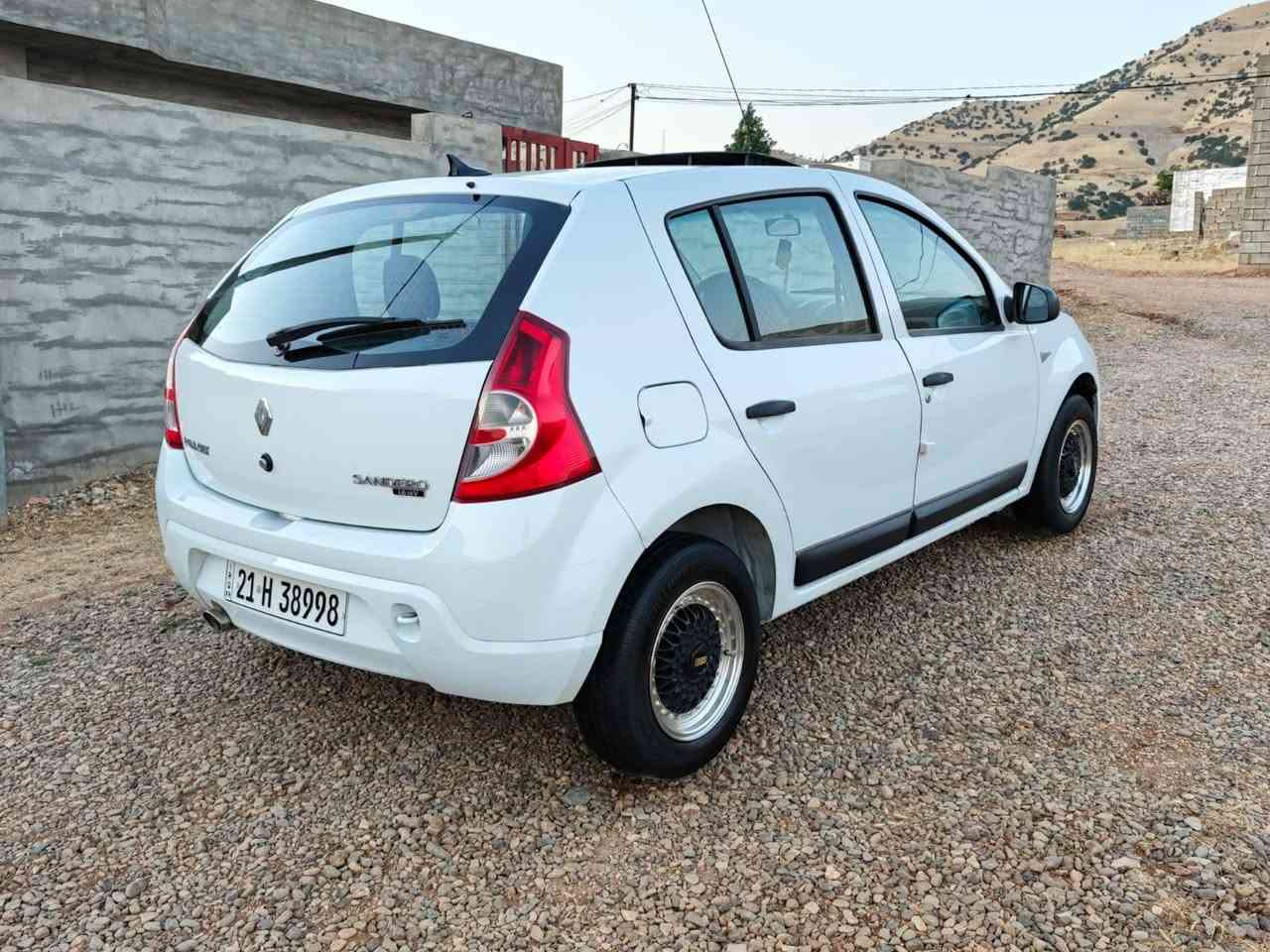 ڕینۆی سمبول مۆدێل2011🚗
سپێری دانە بەزیوەزۆرلۆکە
4تایەوویلی لۆکی لەژێرایە 
تەبەریت زۆرساردوەک سەلاجە
گێڕی عادیو گێڕی تۆماتیک 
بەشەرتی گێڕومەکینەهەموگیانی
یەک پارچە بۆیاخە بەس بۆنیت
سەنەوی هەتا1ساڵونیوی ترتازەیە
نرخی57گەڵاو معامەلەیەکی کەم
سەیارەکە هی مەعرەز نیە هی دەستی خۆمانە وزۆر جایزولۆکە
ماڵم لەسلێمانیە نزیک هەواری شار تکایە زانیاریەکان بخوێنەوە ئینجا تەلەفۆن بکە 
*********** السليمانية, العراق

