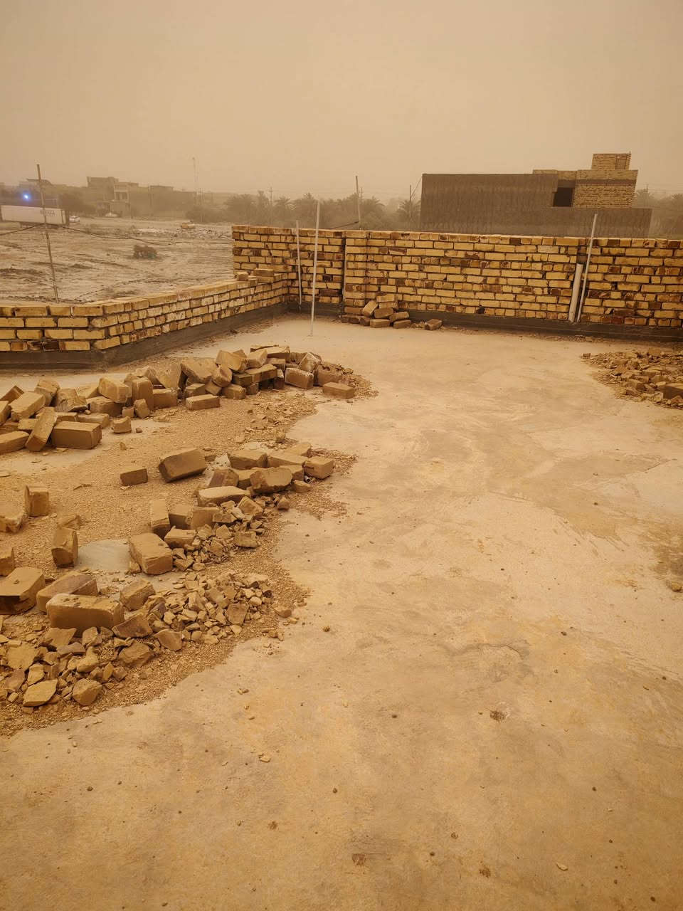 هيكل مسقف مساحته200متر
العنوان ورديه شارع30 الحولي
شارع15متر بناء درجه اولئ
يتكون من غرفتين كلدور صاله مطبخ حار وبارد ومجمع صحيات كامل مع طارمه
وفوك طابق مصعد
فقط سكف مجاري كامله وتأسيس بواري سبالت وجاهز
باسم صاحب الهيكل مع  اجاره بناء جاهزه

مكتب وعقارات الوارث
***********

