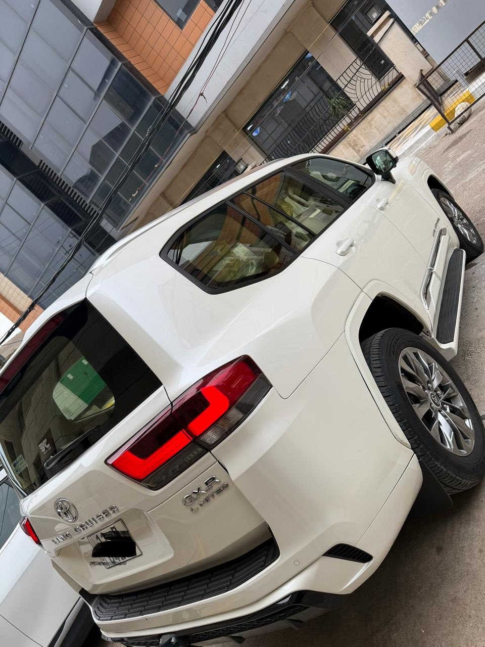 لاندكروز مديل 2024 Jxr لمتد كامل المواصفات ممشاها 15 الف المكان بغداد مكفوله كفاله عامه شركة البريم رقم بغداد جديد السعر ٦٧٠ وبيه مجال للاستفسار ***********
